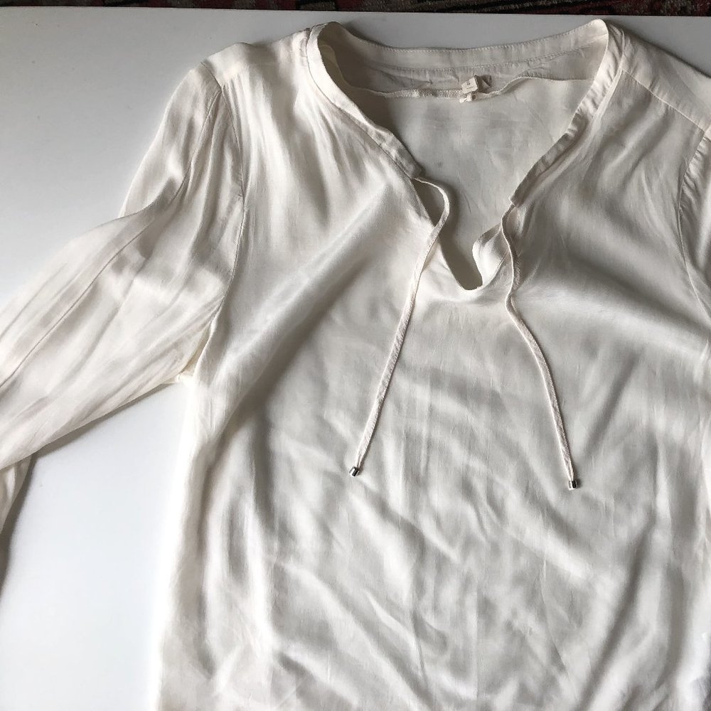 Flounce sleeve white tunic